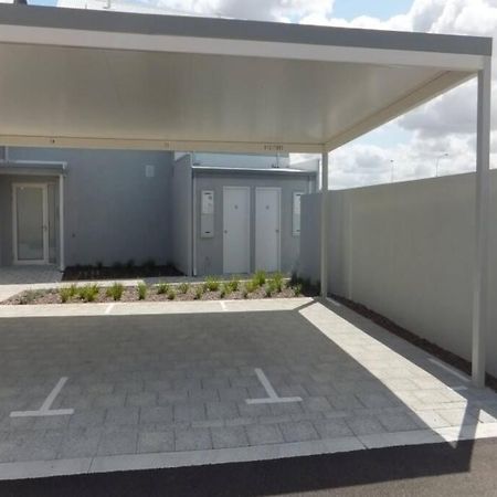 Modern Luxury 1 Bedroom Apartment - Walk To The Shops! Free Wifi Clarkson エクステリア 写真