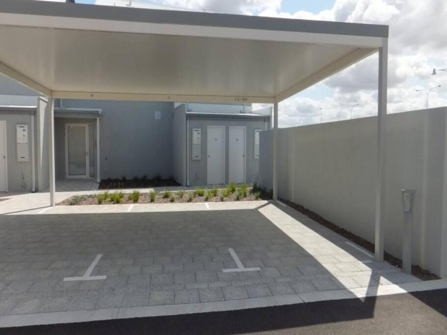 Modern Luxury 1 Bedroom Apartment - Walk To The Shops! Free Wifi Clarkson エクステリア 写真