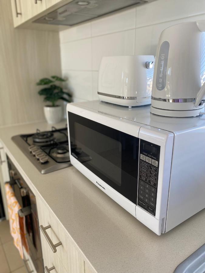 Modern Luxury 1 Bedroom Apartment - Walk To The Shops! Free Wifi Clarkson エクステリア 写真